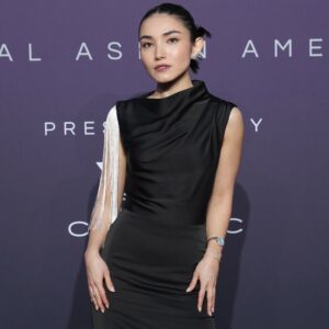 Maria Zhang Instagram - @unforgettablegala with the fam! thank you @character.media for a beautiful night🕴🏻🖤🪽✨

styling: @renholly 
makeup: @makeupbyasem 
hair: @zuzu.visage 
jewelry: @chong_hing_jewelers 
@chopard 
@heartsonfire 
@messika 📸: @sthanlee @theloungebooth