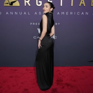 Maria Zhang Instagram - @unforgettablegala with the fam! thank you @character.media for a beautiful night🕴🏻🖤🪽✨

styling: @renholly 
makeup: @makeupbyasem 
hair: @zuzu.visage 
jewelry: @chong_hing_jewelers 
@chopard 
@heartsonfire 
@messika 📸: @sthanlee @theloungebooth