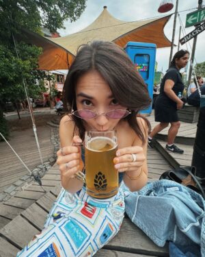Maria Zhang Instagram - 🚇🐟🩵🍺🇩🇪▪️🍕🍅☕️🍃
