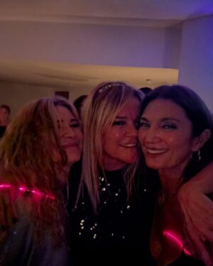 Mariana Arias Instagram - Te adoro Eli @elizabeth.a.marquez 
Te mereces todo y más. luchadora, divertida, compañera. Gracias por estar cerca siempre. Feliz cumpleaños 🎁 ♥️