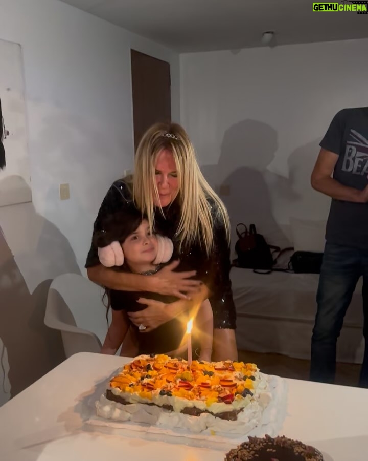 Mariana Arias - 1.5K Likes - Te adoro Eli @elizabeth.a.marquez
Te mereces todo y más. luchadora, divertida, compañera. Gracias por estar cerca siempre. Feliz cumpleaños 🎁 ♥️