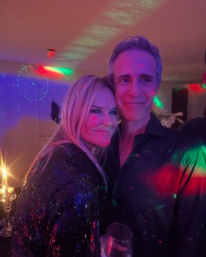 Mariana Arias Instagram - Te adoro Eli @elizabeth.a.marquez 
Te mereces todo y más. luchadora, divertida, compañera. Gracias por estar cerca siempre. Feliz cumpleaños 🎁 ♥️