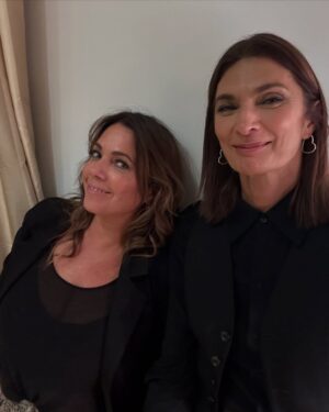 Mariana Arias Instagram - Gracias @cnnradioargentina por el espacio para desplegar mi pasión, el periodismo equilibrado; con un compañero de lujo: Pepe Gil Vidal. Y queridos compañeros, profesionales y gente de bien. ♥️🙏🌈
@piashaw 
@nachojuliano 
@nachogiron 
@jultarres 
 @mariamartinellimas
@licdeboragiorgi