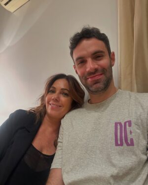 Mariana Arias Instagram - Gracias @cnnradioargentina por el espacio para desplegar mi pasión, el periodismo equilibrado; con un compañero de lujo: Pepe Gil Vidal. Y queridos compañeros, profesionales y gente de bien. ♥️🙏🌈
@piashaw 
@nachojuliano 
@nachogiron 
@jultarres 
 @mariamartinellimas
@licdeboragiorgi