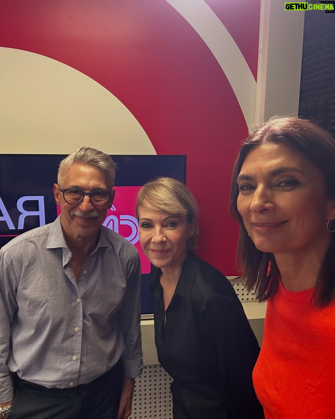 Mariana Arias - 1.1K Likes - Gracias @cnnradioargentina por el espacio para desplegar mi pasión, el periodismo equilibrado; con un compañero de lujo: Pepe Gil Vidal. Y queridos compañeros, profesionales y gente de bien. ♥️🙏🌈
@piashaw
@nachojuliano
@nachogiron
@jultarres
@mariamartinellimas
@licdeboragiorgi