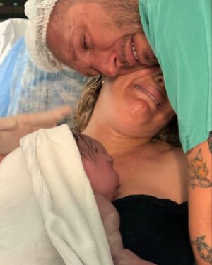 Mariana Seligmann Instagram - Vicente 
05.05.2025
3,767kg
Te amamos hijo. 
Estamos desbordados de emoción. 
Alto parto. Pensé que no iba a poder, pero se pudo 🥹🩵
Nos estamos conociendo y procesando lo vivido!