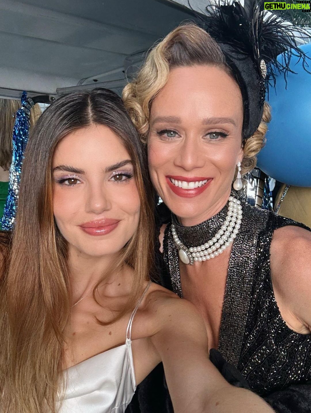 Mariana Ximenes - 105.1K Likes - Essa semana revivemos momentos de conexão, laços, lindas memórias e amizades profundas.
Aqui, nesse encontro, enaltecemos o grande criador @walcyrcarrasco e alguns dos personagens que ele criou e que marcaram nossas vidas.
A nossa e a do pĆŗblico.
Esse Ć© um presente que a aniversariante @tvglobo proporciona hĆ” 60 anos!