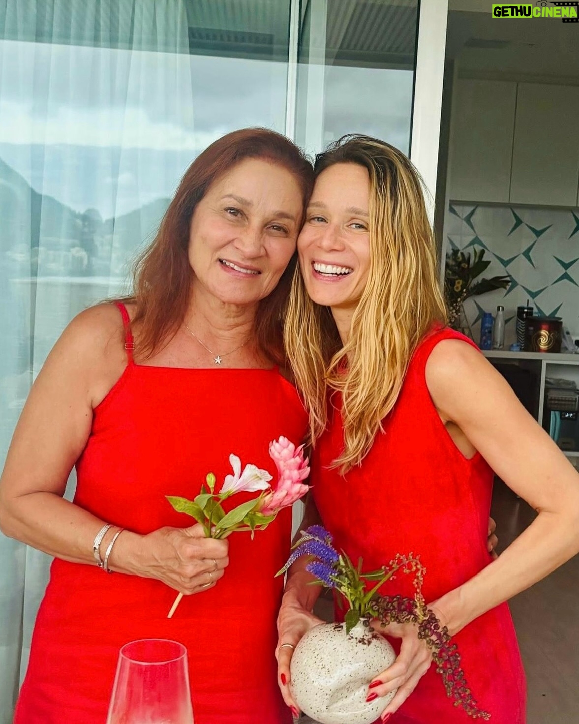 Mariana Ximenes - 3 Likes - Minha mãe é assim solar, guerreira, carinhosa⦠Mãezona mesmo!
Maior orgulho pelo sangue cearense que corre nas minhas veias. Uma benção te ter, dona FÔtima!
Feliz Dia das MĆ£es!!! ā¤ļø