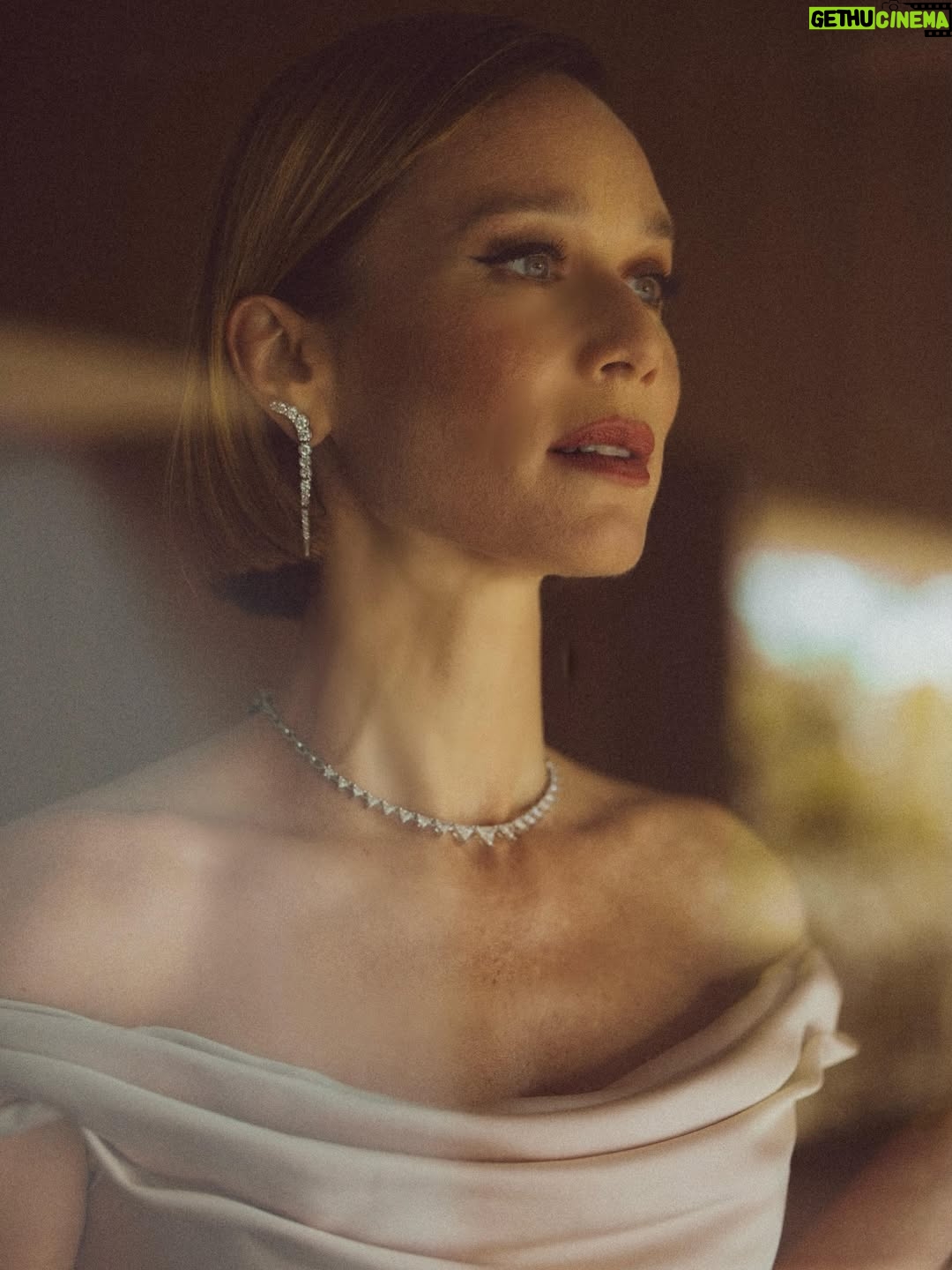 Mariana Ximenes - 3 Likes - De ontem, para celebrar o amor de @isisvalverde & @marcusbuaiz. š¤
Foto: @vdaguano
Beleza: @melfreese
Look: @giorgiaviolacom @elioaboufayssal @dione_occhipinti
Joias: @ara_vartanian