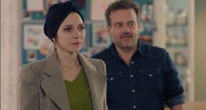 Marie Hennerez Instagram - Léa et Aurore se reverront-elles un jour ? …

Quitter ses enfants pour une opération lourde, pleine d’incertitudes. 

Pas grand chose à jouer dans cette scène, face à cette petite perle, Carla, alias Aurore, qui nous chavire le cœur avec mon précieux partenaire @stephane_henon 

Cette scène fait partie de celles qui me resteront en mémoire. 

Merci à toute l’équipe pour cette scène si juste et si humaine. 
Merci à vous de suivre cette histoire avec autant de cœur, merci pour vos retours gratifiants. 

Cela vous rappelle-t’il un moment de votre existence où il vous a fallu beaucoup de courage ? 

À vite, pour la suite ✨🩵

@pblvofficiel @tf1 @tf1plus 

Réalisation : @chapelle.olivier 🌞

#plusbellelavie #actrice #scene #émotion #famille #fiction #realite #tv #drama #merci #staytuned