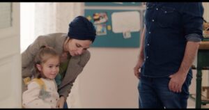 Marie Hennerez Instagram - Léa et Aurore se reverront-elles un jour ? …

Quitter ses enfants pour une opération lourde, pleine d’incertitudes. 

Pas grand chose à jouer dans cette scène, face à cette petite perle, Carla, alias Aurore, qui nous chavire le cœur avec mon précieux partenaire @stephane_henon 

Cette scène fait partie de celles qui me resteront en mémoire. 

Merci à toute l’équipe pour cette scène si juste et si humaine. 
Merci à vous de suivre cette histoire avec autant de cœur, merci pour vos retours gratifiants. 

Cela vous rappelle-t’il un moment de votre existence où il vous a fallu beaucoup de courage ? 

À vite, pour la suite ✨🩵

@pblvofficiel @tf1 @tf1plus 

Réalisation : @chapelle.olivier 🌞

#plusbellelavie #actrice #scene #émotion #famille #fiction #realite #tv #drama #merci #staytuned