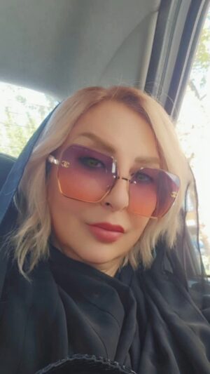 Marjaneh Golchin Instagram - 🕯🕯🕯🕯🕯🕯🕯🕯
زندگی میگن برای زنده هاست 
اما خدایا 
بس که ما دنبال زندگی دویدیم بریدیم که
#بیژن_سمندر 
هموطنان عزیز و خون گرمم تسلیت من رو بپذیرید🖤🕯🥹
#بندرعباسیها #خسته #روزهای_سخت #غم #تمومی_نداره #خدایا #مارو_فراموش_کردی#داغ #عزیزان #دیگه_بسه #مرجانه_دلدار_گلچین #مرجانه_گلچین #مرجانه #مرجان