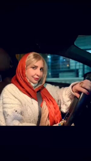 Marjaneh Golchin Instagram - 🥶
بدون شرح🥹
.
.
.
#سرما #ذات_الریه #قطعی_برق #گرمایم__ارزوست #برق_هم_ارزوست #طنز_تلخ #مرجانه_گلچین #مرجانه_دلدار_گلچین