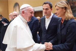 Martina Colombari Instagram - 🙏🏼❤️🙏🏼