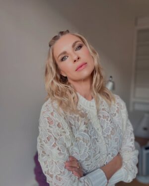 Martina Colombari Instagram - Fare il trasloco mentre sei in tournée ✅