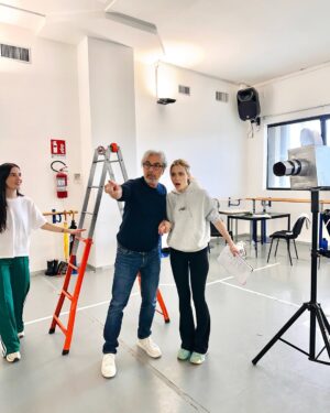 Martina Stella Instagram - Lina Lamont a modo mio ♥️

#cantandosottolapioggia #workinprogress