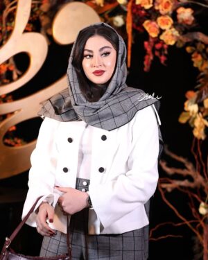 Maryam Momen Instagram - ✨

 در جشن حافظ 1403 🥰
@maryam.momen 

‏Makeup by : @sanazjoonaki 
‏Dress style: @heemes.ir_somita 

‌
‌
__
#جشن_حافظ #بازیگرانایرانی #بازیگران_برتر #مریم_مومن #مریممومن #بزرگداشت_حافظ  #hafez #bazigaranirani #maryammomen #sanazjanaki #makeupartist #makeupartist