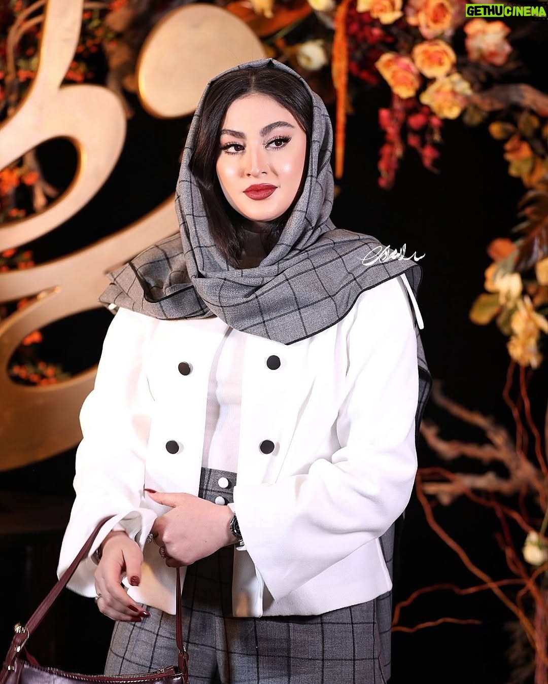 Maryam Momen - 87.1K Likes - ✨
در جشن حافظ 1403 🥰
@maryam.momen
Makeup by : @sanazjoonaki
Dress style: @heemes.ir_somita
__
#جشن_حافظ #بازیگرانایرانی #بازیگران_برتر #مریم_مومن #مریممومن #بزرگداشت_حافظ #hafez #bazigaranirani #maryammomen #sanazjanaki #makeupartist #makeupartist