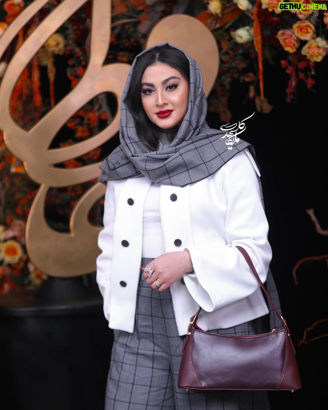 Maryam Momen - 87.1K Likes - ✨
در جشن حافظ 1403 🥰
@maryam.momen
Makeup by : @sanazjoonaki
Dress style: @heemes.ir_somita
__
#جشن_حافظ #بازیگرانایرانی #بازیگران_برتر #مریم_مومن #مریممومن #بزرگداشت_حافظ #hafez #bazigaranirani #maryammomen #sanazjanaki #makeupartist #makeupartist