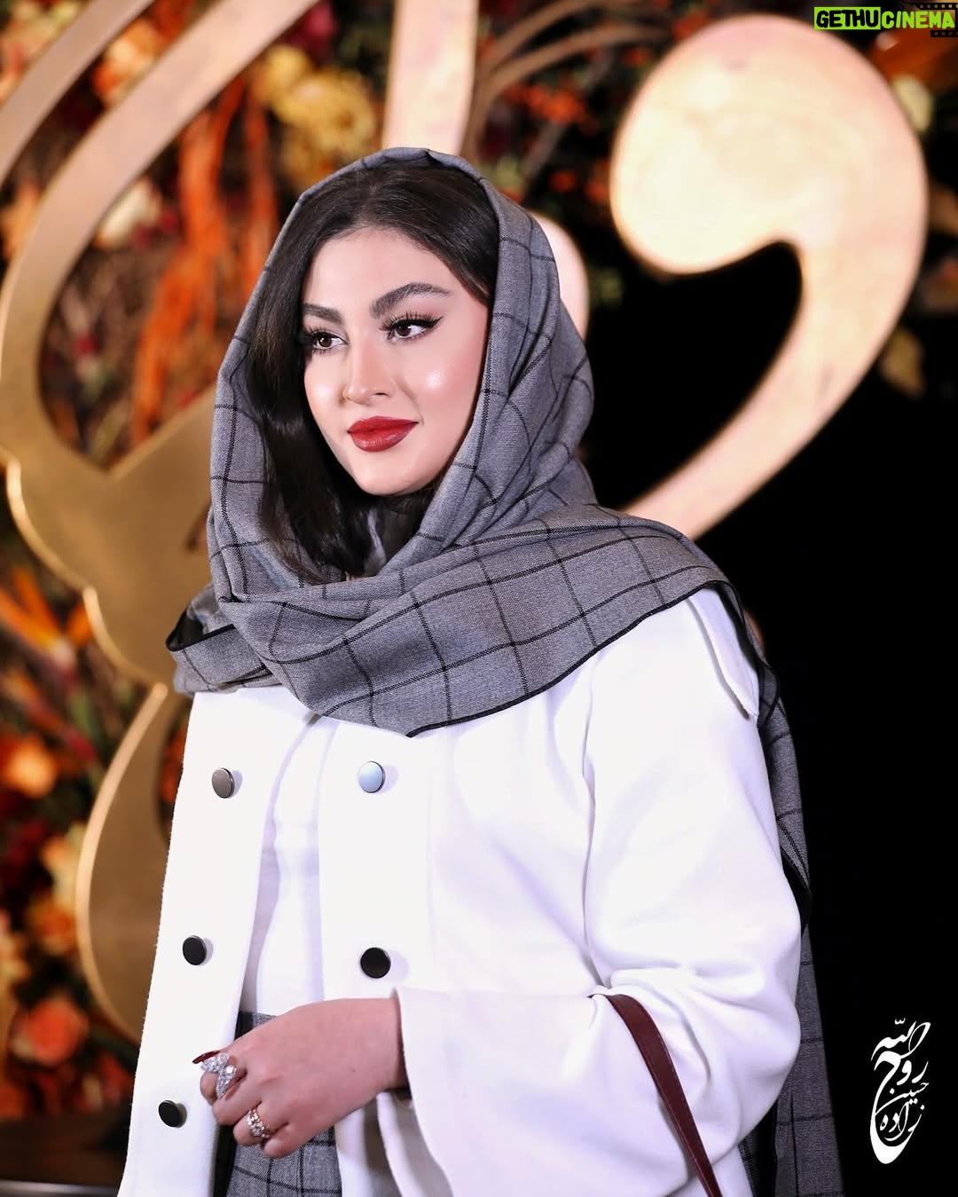 Maryam Momen - 87.1K Likes - ✨
در جشن حافظ 1403 🥰
@maryam.momen
Makeup by : @sanazjoonaki
Dress style: @heemes.ir_somita
__
#جشن_حافظ #بازیگرانایرانی #بازیگران_برتر #مریم_مومن #مریممومن #بزرگداشت_حافظ #hafez #bazigaranirani #maryammomen #sanazjanaki #makeupartist #makeupartist