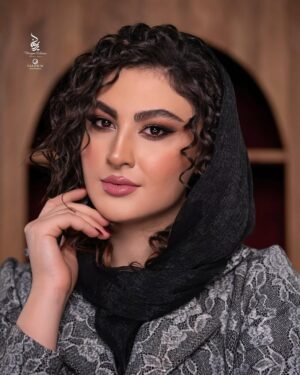 Maryam Momen Instagram - یا رب ز جهان لطف تو کافیست مرا🤍

.

.

.

Makeup : @maryamrahnama__