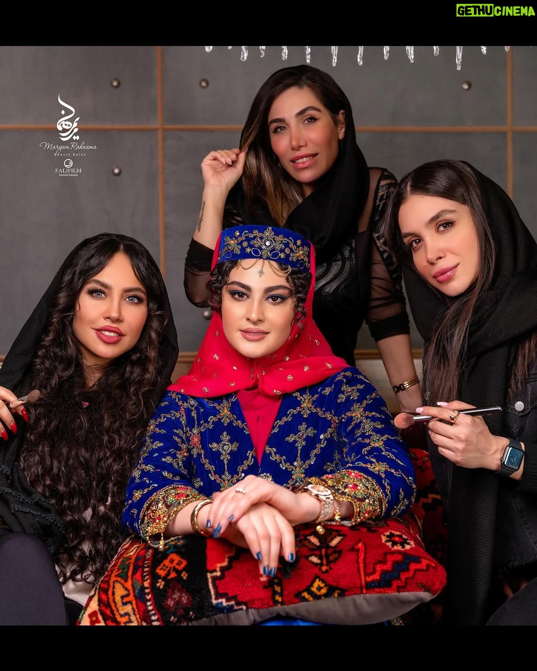 Maryam Momen - 68.2K Likes - پشت این پنجره جز هیچ بزرگ هیچی نیست
.
.
.
از همه عزیزانی که زحمت کشیدنتشکر میکنم وارزوی بهترین ها دارم براشون امیدوارم بیش از پیش بدرخشند❤️