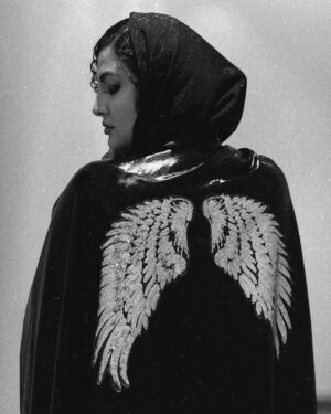 Maryam Momen Instagram - سرگشته محضیم 
و در این وادی حیرت
عاقل تر از آنیم 
که دیوانه نباشیم...