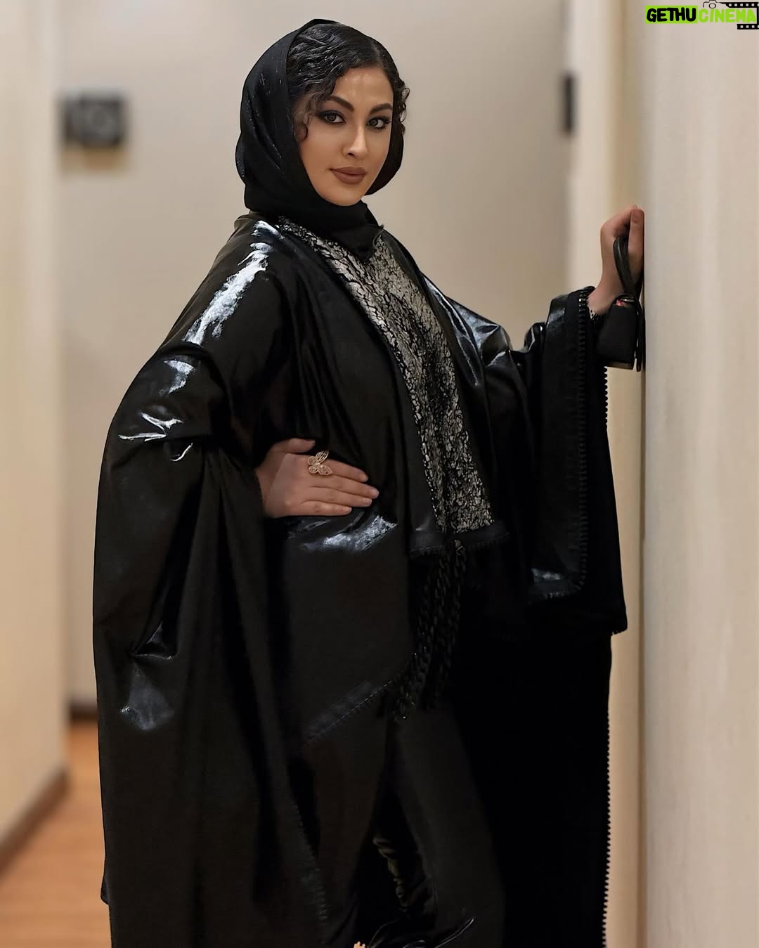 Maryam Momen - 101.3K Likes - چونکه اسرارتنهان در دل شود
آن مرادت زودتر حاصل شود🖤
