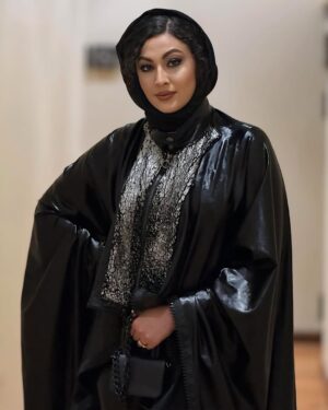 Maryam Momen Instagram - چونکه اسرارت‌نهان در دل شود 
آن مرادت زودتر حاصل شود🖤