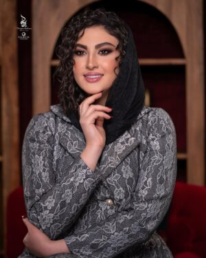 Maryam Momen Instagram - یا رب ز جهان لطف تو کافیست مرا🤍

.

.

.

Makeup : @maryamrahnama__