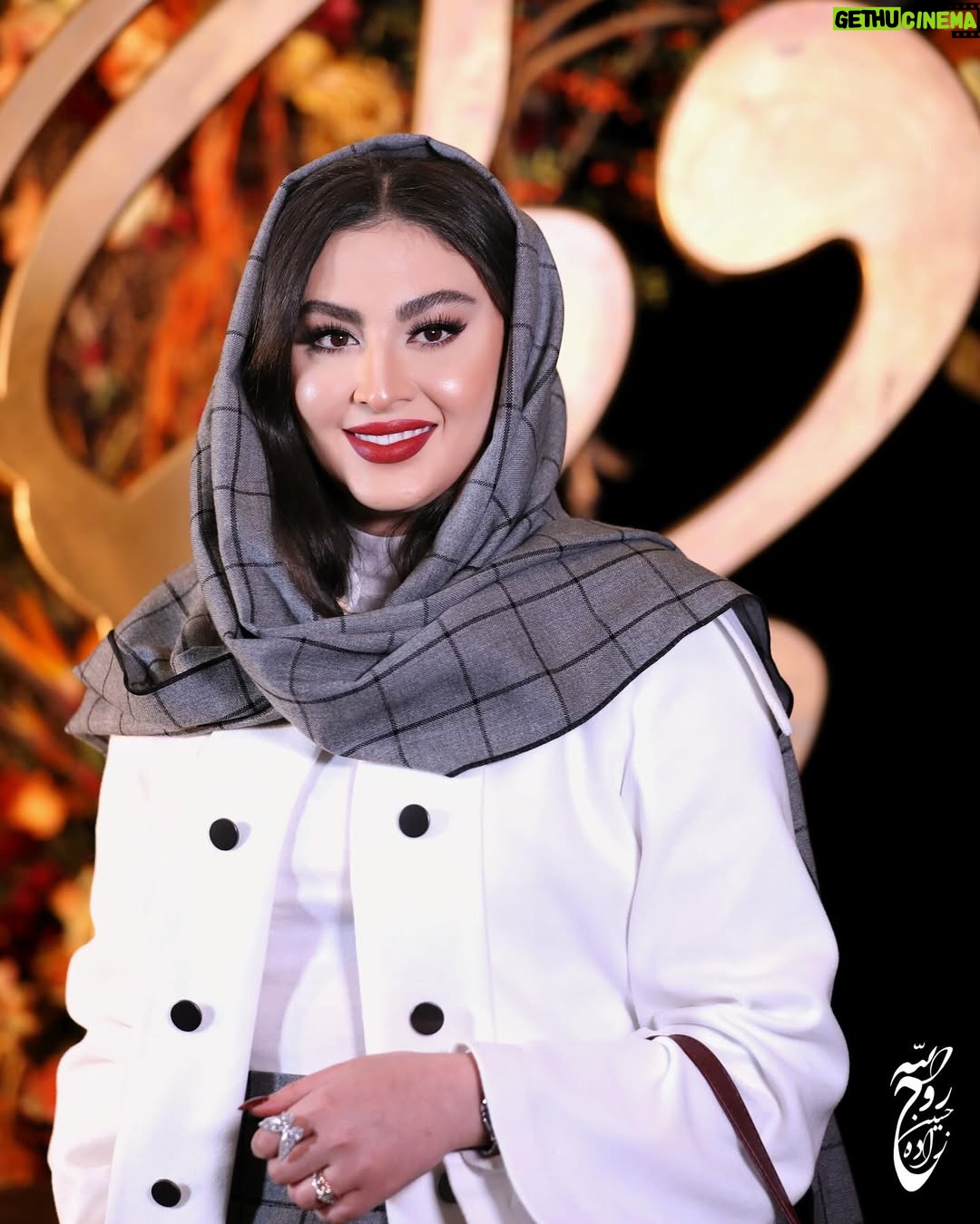 Maryam Momen - 87.1K Likes - ✨
در جشن حافظ 1403 🥰
@maryam.momen
Makeup by : @sanazjoonaki
Dress style: @heemes.ir_somita
__
#جشن_حافظ #بازیگرانایرانی #بازیگران_برتر #مریم_مومن #مریممومن #بزرگداشت_حافظ #hafez #bazigaranirani #maryammomen #sanazjanaki #makeupartist #makeupartist