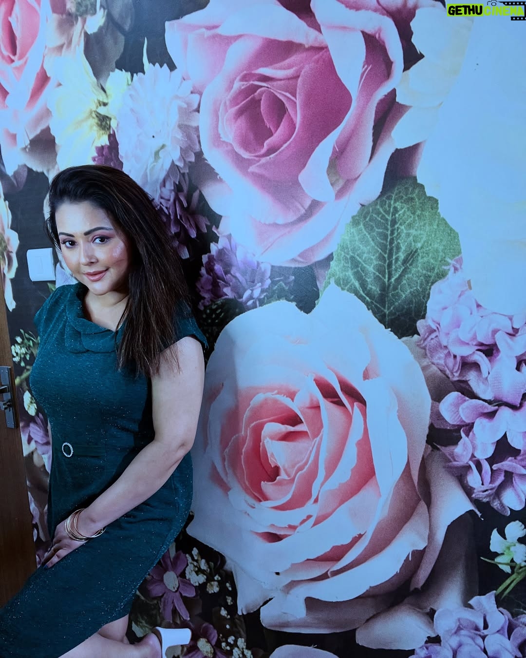 Megha Ghosh - 10.1K Likes - 🥀
𝗣𝗹𝗲𝗮𝘀𝗲 𝗪𝗮𝘁𝗰𝗵 𝗠𝘆 𝗦𝗼𝗻𝗴, 𝗟𝗶𝗻𝗸 𝗶𝗻 𝗕𝗶𝗼🔥🔥
🌸🌼🌸🌼𝗠𝗶𝘀𝘀 𝗬𝗼𝘂 𝗣𝗮𝗽𝗮🌼🌸🌼🌸😞💔
✵
✵
✵
✵
✵
✵
✵
#odisha #odisha_igers #odishagram #kolkatareels #kolkatareels❤️❤️❤️ #kolkataphotography #kolkatafashionblogger #kolkatamodel #kolkatablogger #kolkatabloggerstyle😍❤️ #bengali #bengalifood #bengalicuisine #bengalifoodblogger #kolkatasutra #kolkatadiaries #MeghaGhosh ❤️🔥