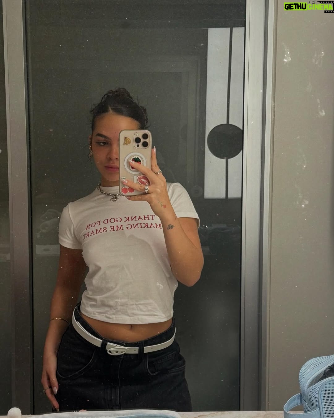 Mel Maia - 471.5K Likes - últimos dias. leveza. 🍀