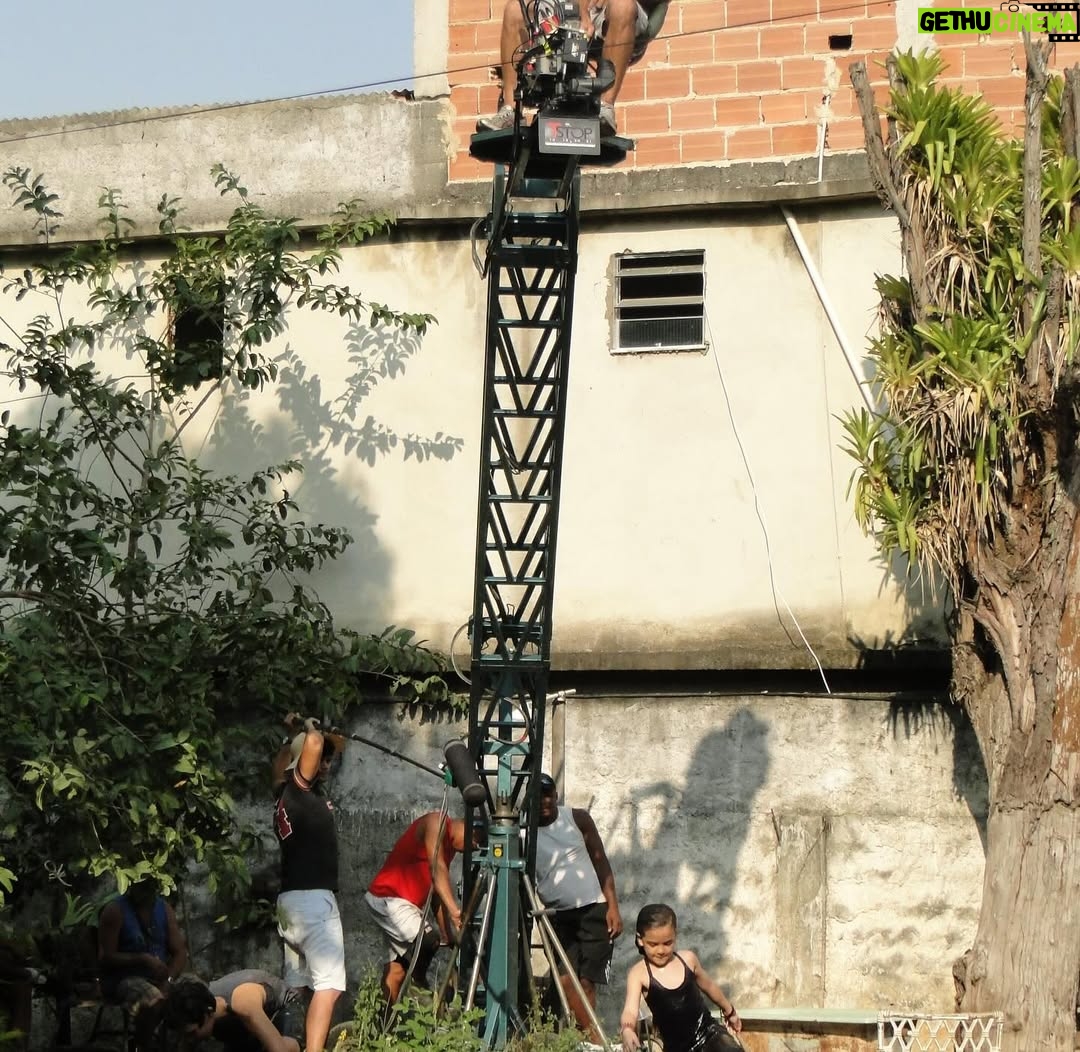 Mel Maia - 542.8K Likes - e nada mudou. 21 anos e continuo com as mesmas bobeiras e gargalhadas que só um set me proporciona, afinal, pra mim não tem lugar mais divertido do que um set de filmagem. nuunca tive outra vida!! 🤠✌🏻