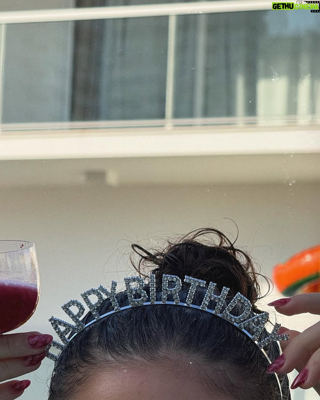 Mel Maia - 616.4K Likes - 21!🥳
pessoas favoritas, comidas favoritas e brinquedos favoritos. só o que preciso! 03/05