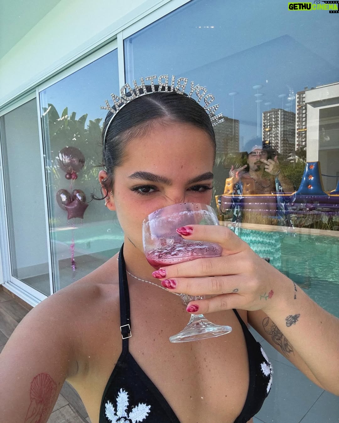 Mel Maia - 616.4K Likes - 21!🥳
pessoas favoritas, comidas favoritas e brinquedos favoritos. só o que preciso! 03/05