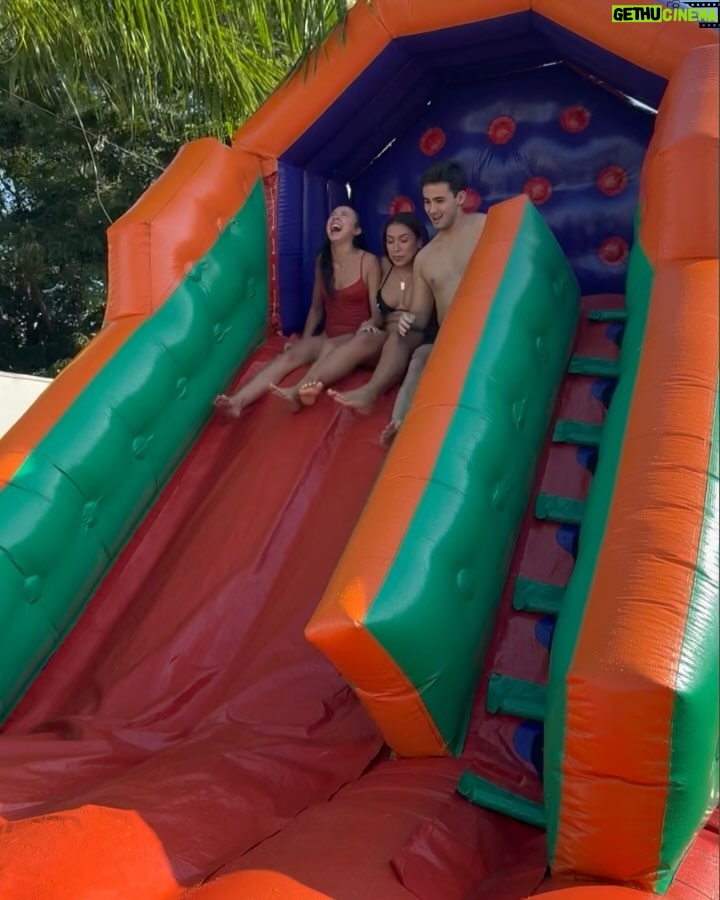 Mel Maia - 616.4K Likes - 21!🥳
pessoas favoritas, comidas favoritas e brinquedos favoritos. só o que preciso! 03/05