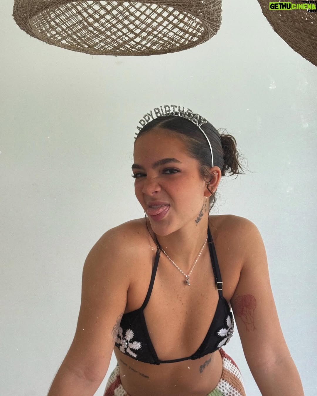 Mel Maia - 616.4K Likes - 21!🥳
pessoas favoritas, comidas favoritas e brinquedos favoritos. só o que preciso! 03/05