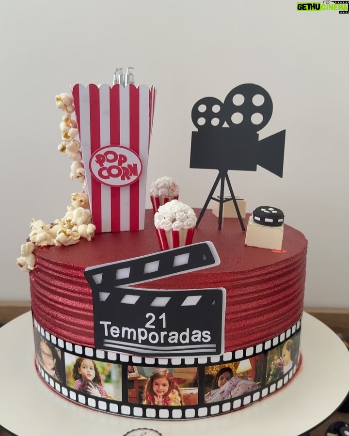 Mel Maia - 616.4K Likes - 21!🥳
pessoas favoritas, comidas favoritas e brinquedos favoritos. só o que preciso! 03/05