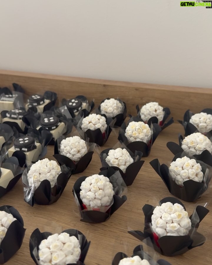 Mel Maia - 616.4K Likes - 21!🥳
pessoas favoritas, comidas favoritas e brinquedos favoritos. só o que preciso! 03/05