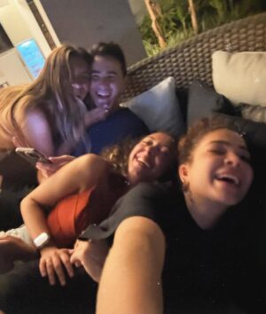 Mel Maia Instagram - eu sou muito feliz. empolgação danada em viver a vida que tenho!! 🤹🏻‍♀️