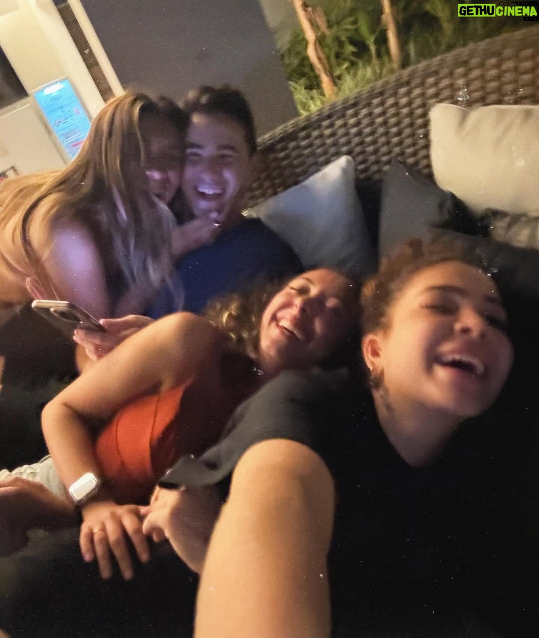 Mel Maia - 162.8K Likes - eu sou muito feliz. empolgação danada em viver a vida que tenho!! 🤹🏻♀️