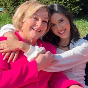Melahat Abbasova Instagram - Canımıniçi @mahassine_merabet  seni çok seviyorum güzel kalplim. ❤️🌺 İyiki varsın ve iyiki seni tanımışım bitanem❤️❤️❤️❤️🌺🌺❤️❤️ Bakü dönüşüm diyete gireceğim , söz🤣❤️❤️❤️