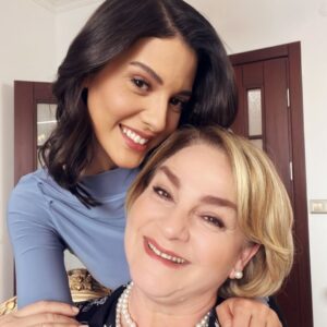 Melahat Abbasova Instagram - Canımıniçi @mahassine_merabet  seni çok seviyorum güzel kalplim. ❤️🌺 İyiki varsın ve iyiki seni tanımışım bitanem❤️❤️❤️❤️🌺🌺❤️❤️ Bakü dönüşüm diyete gireceğim , söz🤣❤️❤️❤️