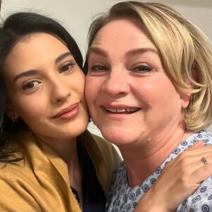 Melahat Abbasova Instagram - Canımıniçi @mahassine_merabet  seni çok seviyorum güzel kalplim. ❤️🌺 İyiki varsın ve iyiki seni tanımışım bitanem❤️❤️❤️❤️🌺🌺❤️❤️ Bakü dönüşüm diyete gireceğim , söz🤣❤️❤️❤️