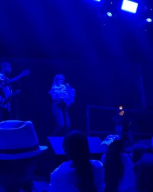 Mercedes Lambre Instagram - Gracias Chile !!! 🌟🇨🇱 .
Gracias @zetacompetition por invitarme como jurado de esta competencia que cerramos de la mejor manera 🫶🏻💜🌙💘

1. Los prohibidos de la supernova 🌟
2. Ustedes que son lo mejor que hay 🌺
3. La mini supernova💫
4. Que no falte en brillo para este evento✨
5. Mi familia, lo mejor que me pasó ⚡️
6. La mini supernova enamorando a todos 🥹💕☄️
7. Angel de la guarda, dulce compañía 
8. El escenario en medio de las montañas 🙊

Fui muy feliz. Gracias a todos los que estuvieron ahí 🩷
Que Dios los bendiga ☝🏼🫶🏻🤍