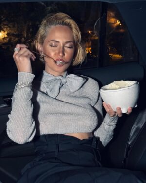 Mercedes Lambre Instagram - American Cream 🍦