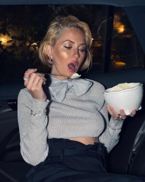 Mercedes Lambre Instagram - American Cream 🍦