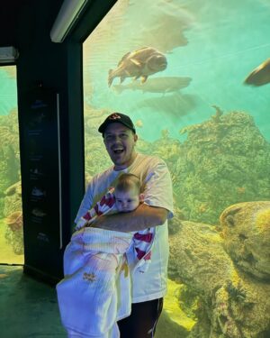 Mercedes Lambre Instagram - Descubriendo el mundo con mi mundo 🐬🐟🪼