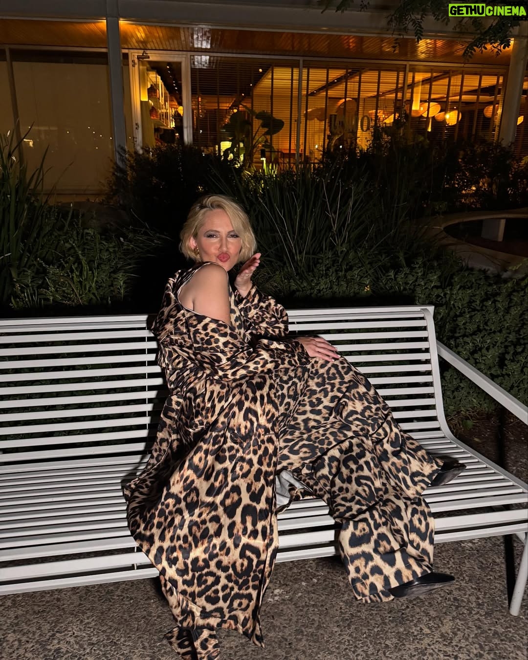 Mercedes Lambre - 49.1K Likes - Mechi se va 🐆🖤